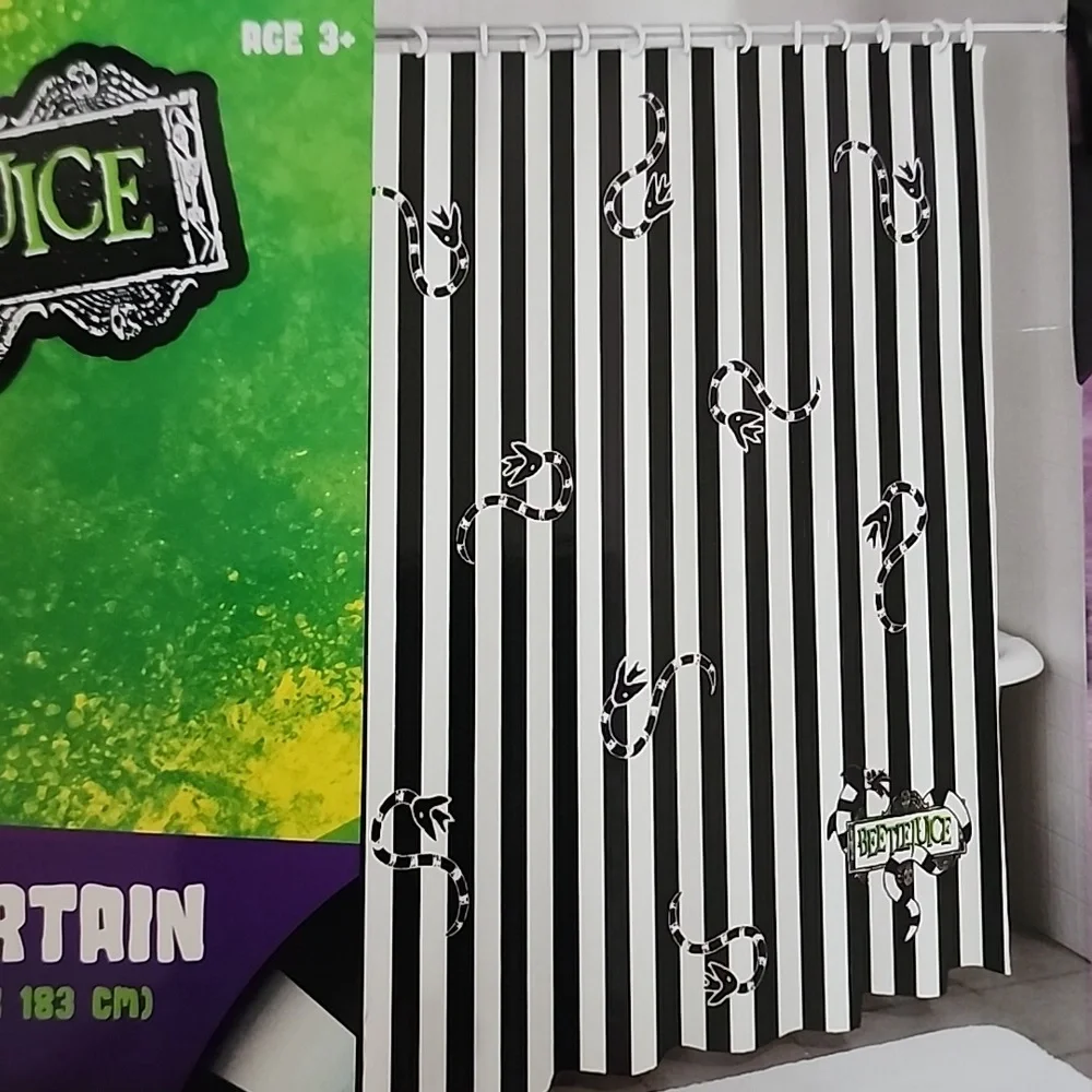 NWT WARNER BROS. BETTLEJUICE SHOWER CURTAIN 💚🖤🤍
